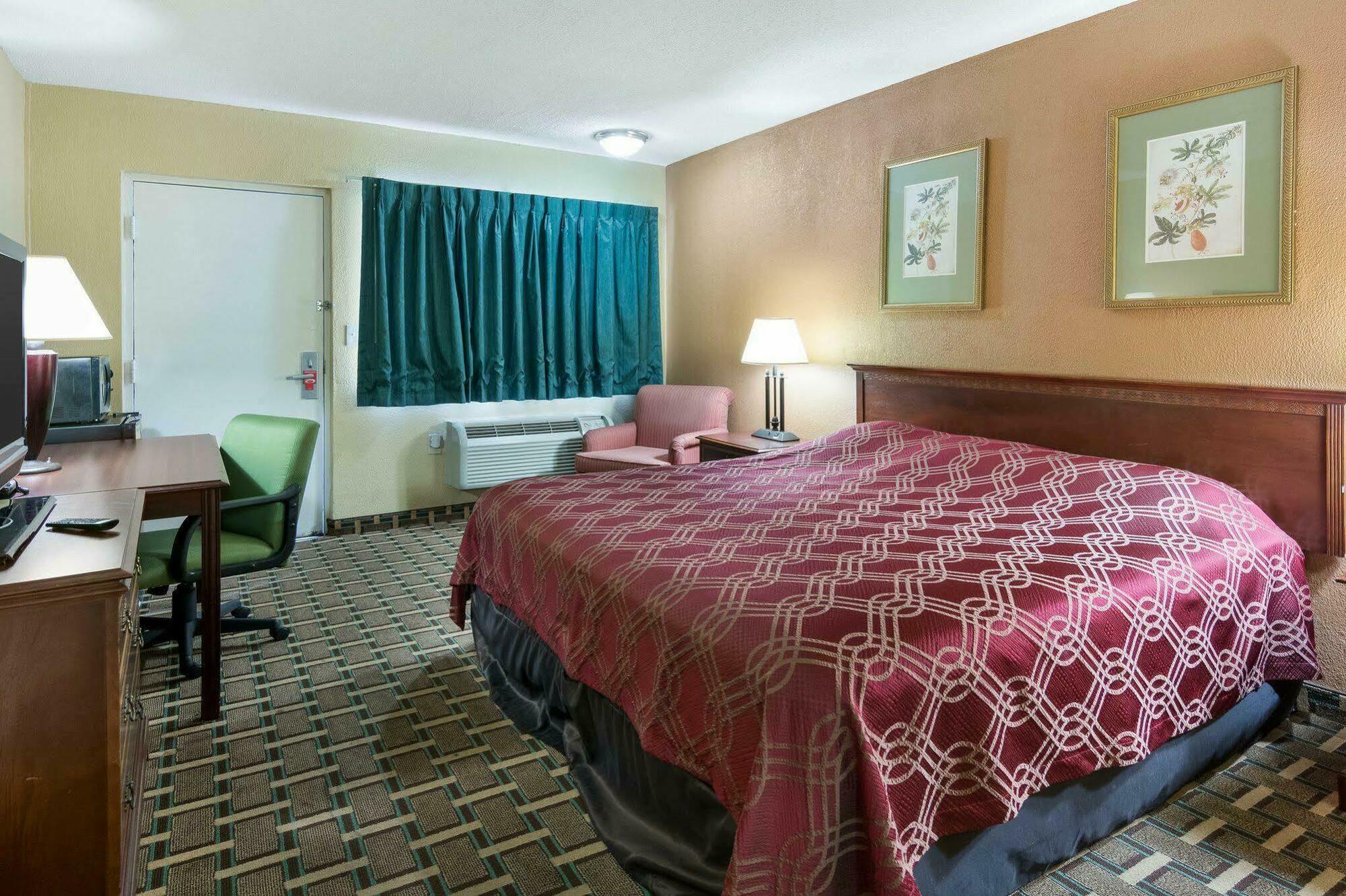 Econo Lodge Town Center Virginia Beach Exterior photo